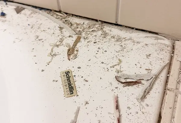 Silikonfugen entfernen in der Dusche