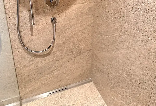 Neu Silikonfugen in der Dusche